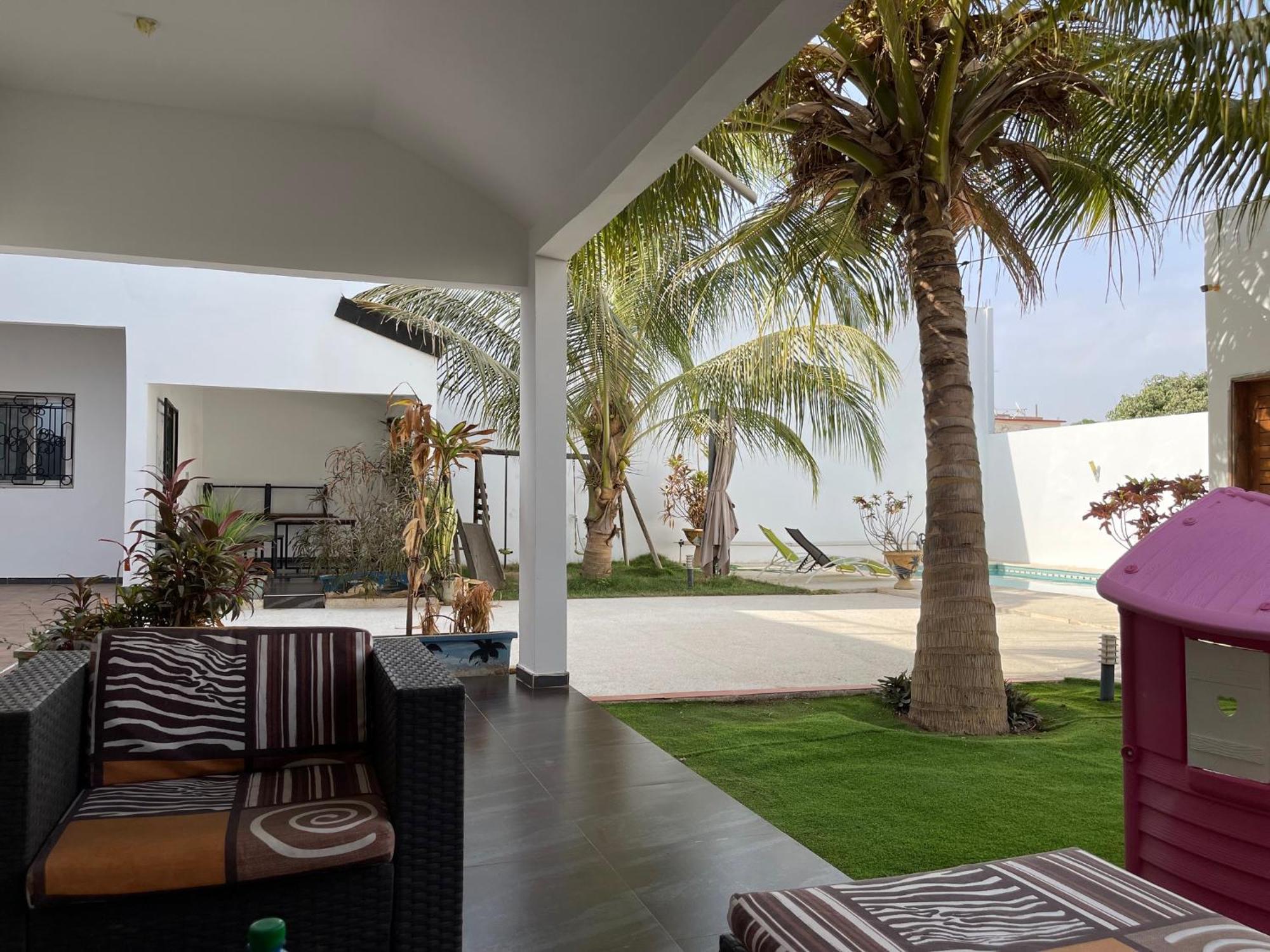 Saly - Villa Kage 6 Chambres -Clim-Wifi-Eau Chaude-Billard-Babyfoot-Ping Pong-Canal - Electricite Non Comprise Dış mekan fotoğraf