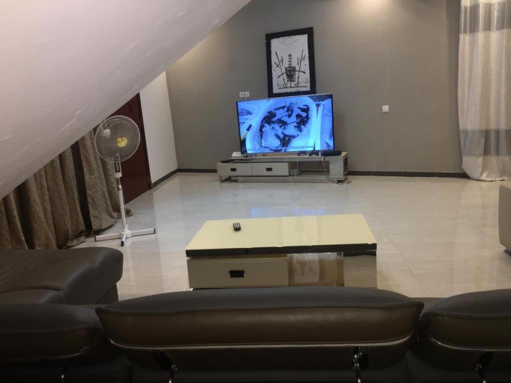 Saly - Villa Kage 6 Chambres -Clim-Wifi-Eau Chaude-Billard-Babyfoot-Ping Pong-Canal - Electricite Non Comprise Dış mekan fotoğraf
