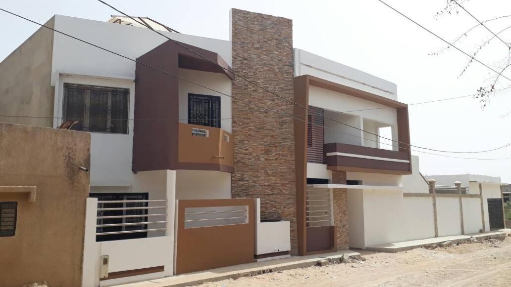 Saly - Villa Kage 6 Chambres -Clim-Wifi-Eau Chaude-Billard-Babyfoot-Ping Pong-Canal - Electricite Non Comprise Dış mekan fotoğraf