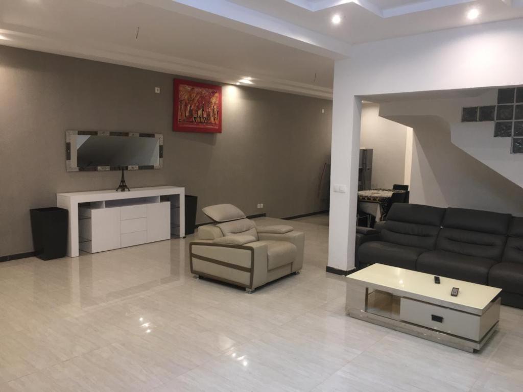 Saly - Villa Kage 6 Chambres -Clim-Wifi-Eau Chaude-Billard-Babyfoot-Ping Pong-Canal - Electricite Non Comprise Dış mekan fotoğraf