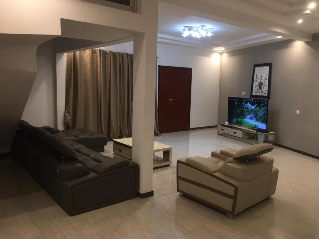 Saly - Villa Kage 6 Chambres -Clim-Wifi-Eau Chaude-Billard-Babyfoot-Ping Pong-Canal - Electricite Non Comprise Dış mekan fotoğraf