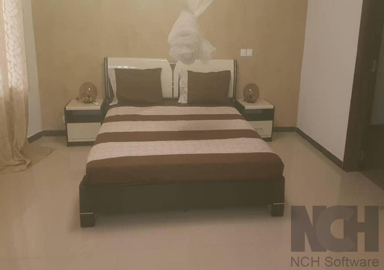 Saly - Villa Kage 6 Chambres -Clim-Wifi-Eau Chaude-Billard-Babyfoot-Ping Pong-Canal - Electricite Non Comprise Dış mekan fotoğraf