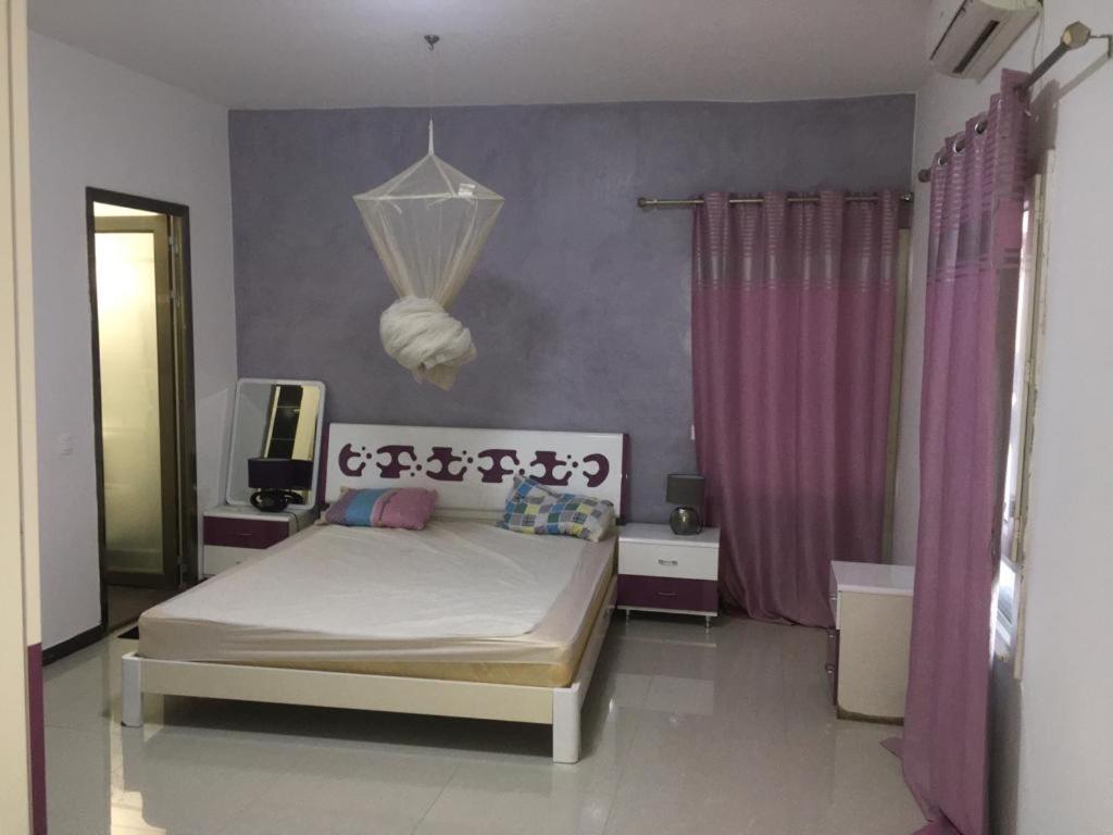 Saly - Villa Kage 6 Chambres -Clim-Wifi-Eau Chaude-Billard-Babyfoot-Ping Pong-Canal - Electricite Non Comprise Dış mekan fotoğraf